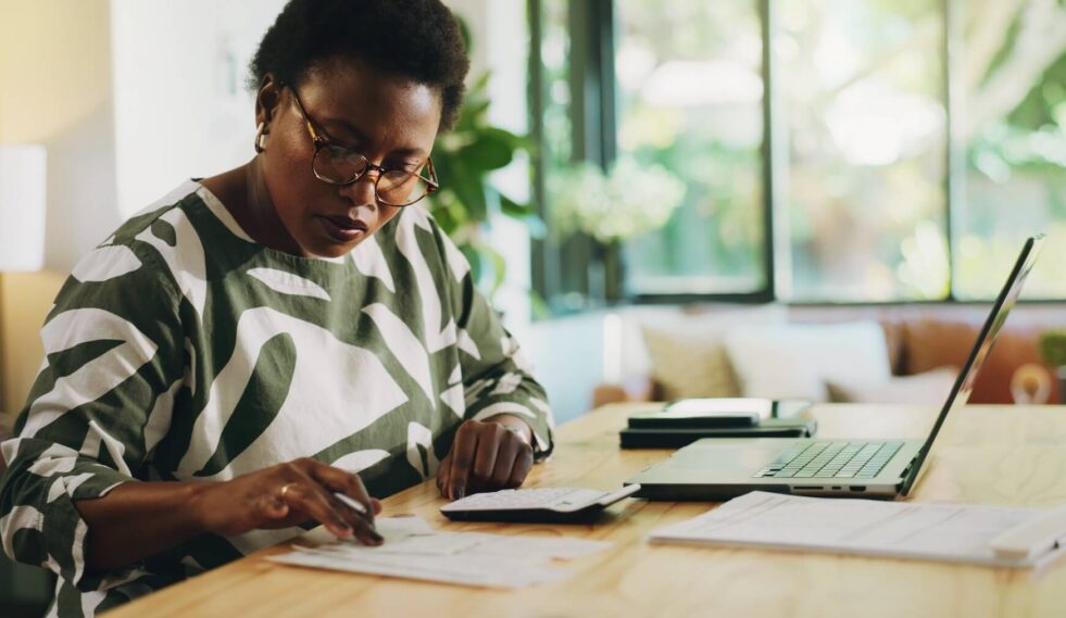 Service Finance Tax AdobeStock 1541319370