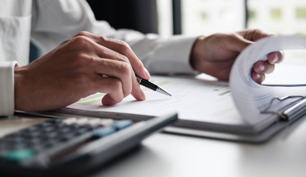 Service Finance Tax AdobeStock 1562317930