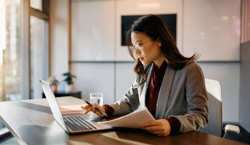 Service Finance Tax AdobeStock 571638233