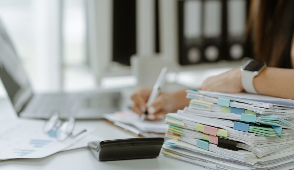 Service Finance Tax AdobeStock 669348152