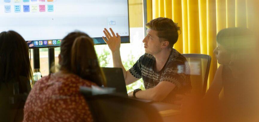 Service HR flipsnack LUqSTRx3 Ig unsplash